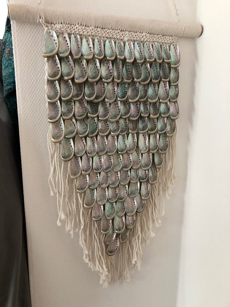 Schitterende wandhanger macramé abalone schelpen nieuw, Huis en Inrichting, Meerkleurig, Nieuw, Ophalen of Verzenden, Natuurlijk materiaal