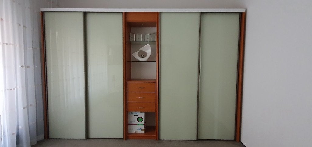 Ruime kledingkast met glazen schuifdeuren., Huis en Inrichting, Kasten | Kledingkasten, 200 cm of meer, Zo goed als nieuw, 200 cm of meer
