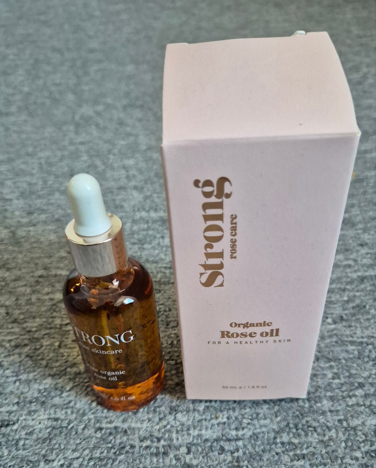 1x Strong Rose Care. Organic Rose oil.(50 ml), Verzenden, Nieuw, Gehele gezicht, Verzorging