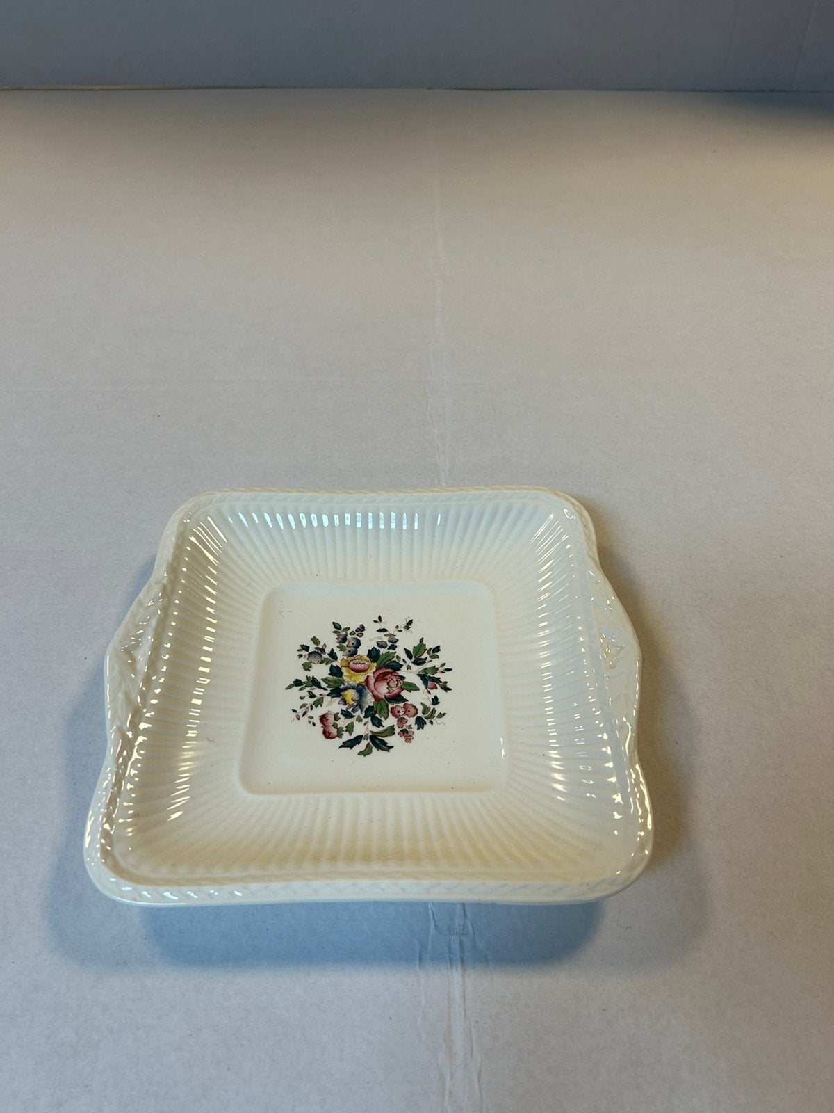 Wedgwood Conway vierkante schaal, Huis en Inrichting, Ophalen of Verzenden, Zo goed als nieuw, Aardewerk, Schaal of Schalen