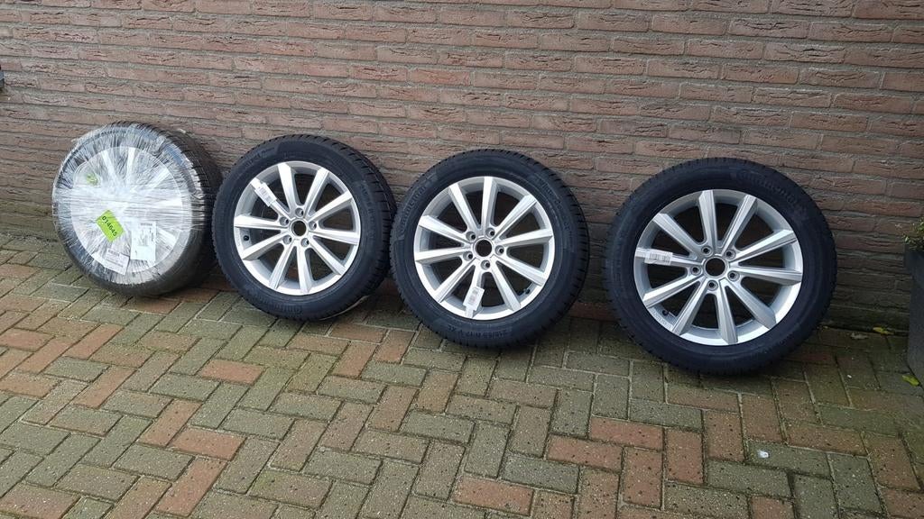 Continental Winterbanden op Velg 215/55 R17, Auto-onderdelen, Banden en Velgen, Ophalen, Banden en Velgen, 17 inch, Winterbanden