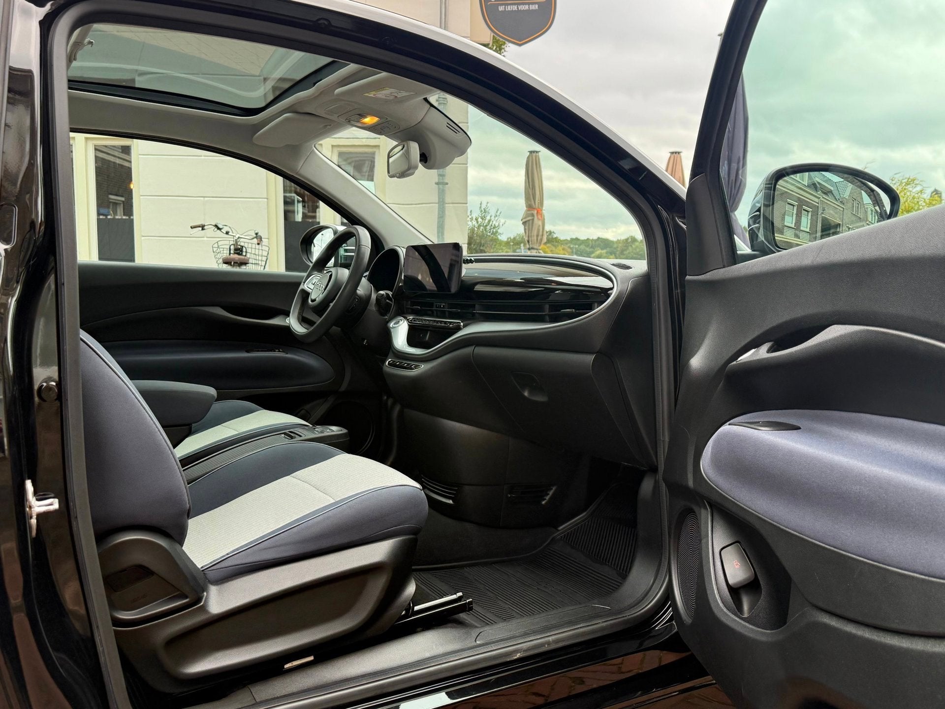 Fiat 500e France Edition 42 kWh | RIJKLAARPRIJS | SOH 96,1%, Auto's, Dealer onderhouden, Stof, Gebruikt, 118 pk