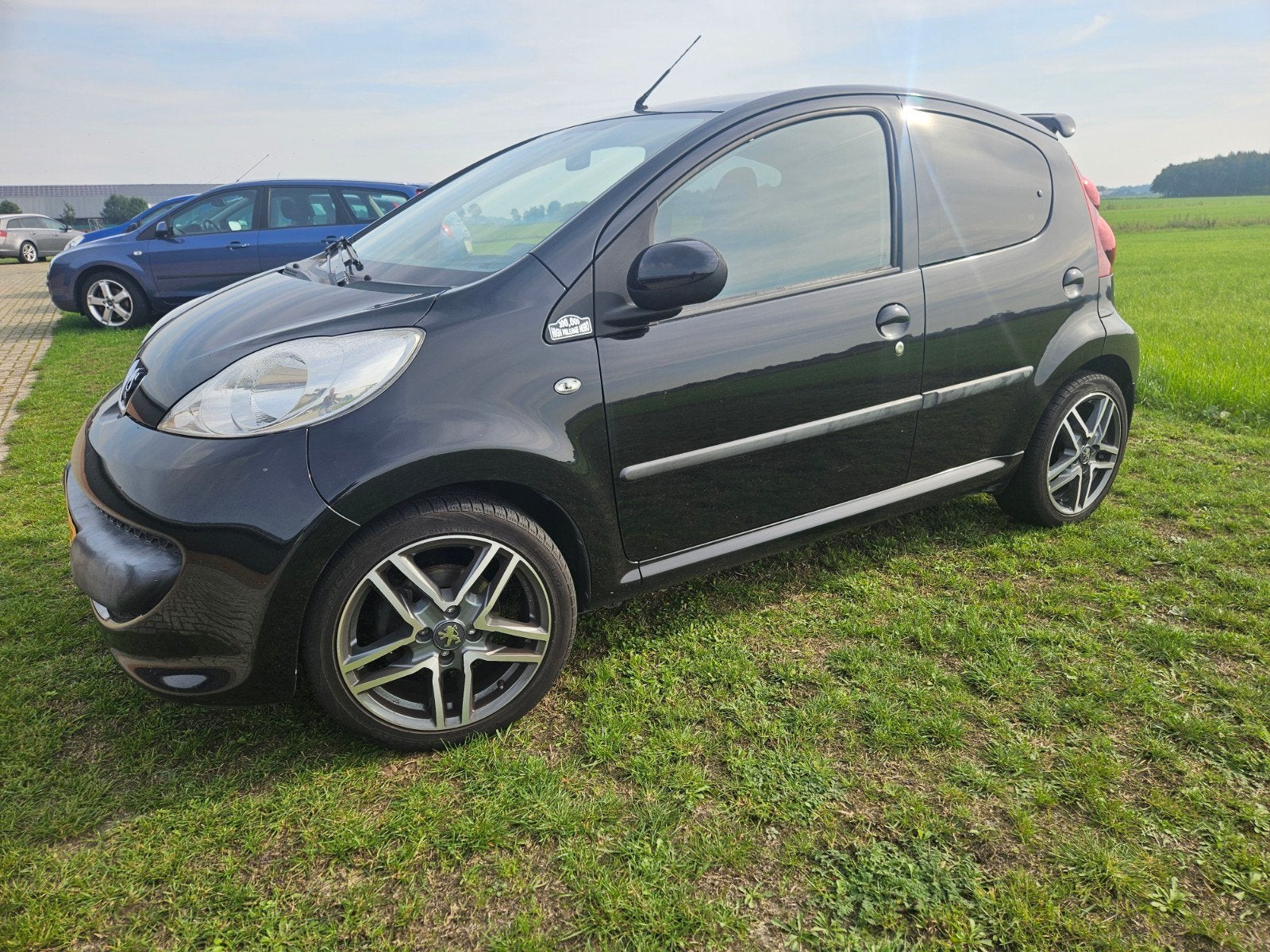 Peugeot 107 1.0 12V 5DR 2007 Zwart, Auto's, Voorwielaandrijving, Stof, 4 stoelen, Origineel Nederlands
