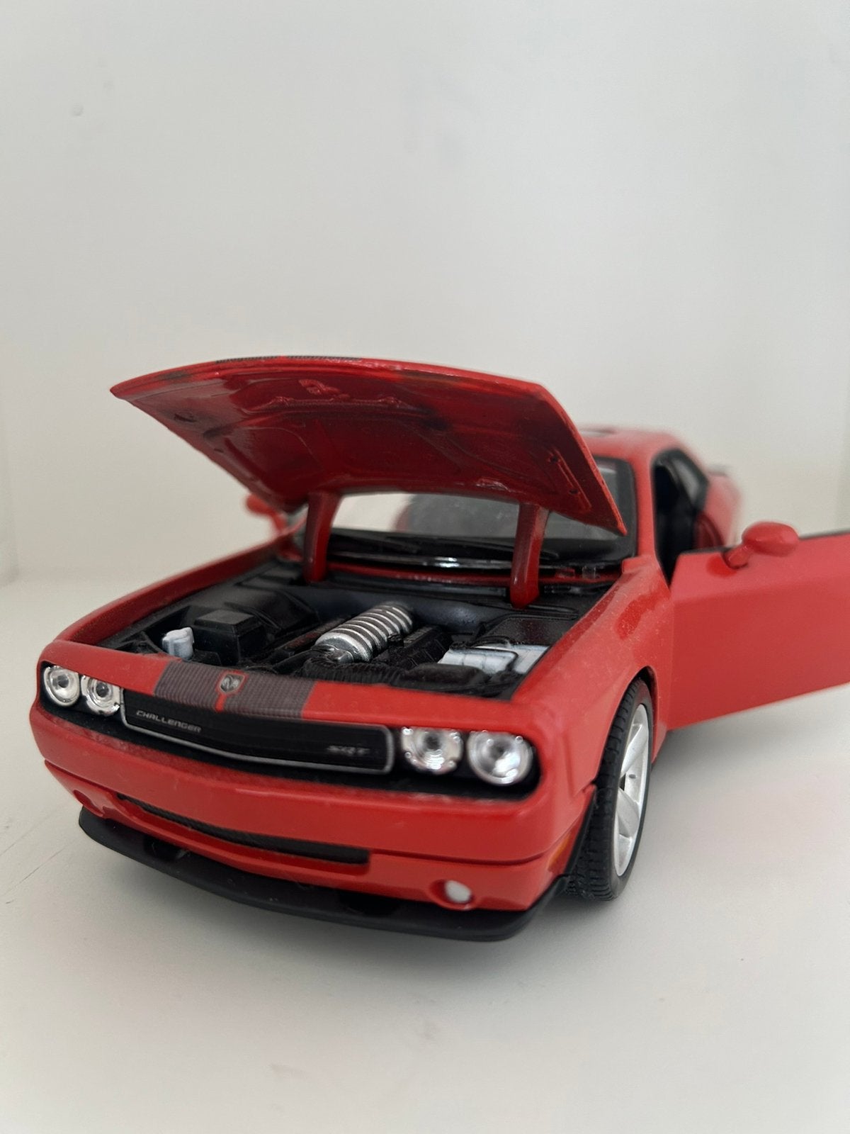 Modelauto Doge Challenger 1:24, Hobby en Vrije tijd, Modelauto's | 1:24, Ophalen, Zo goed als nieuw, Auto, Maisto