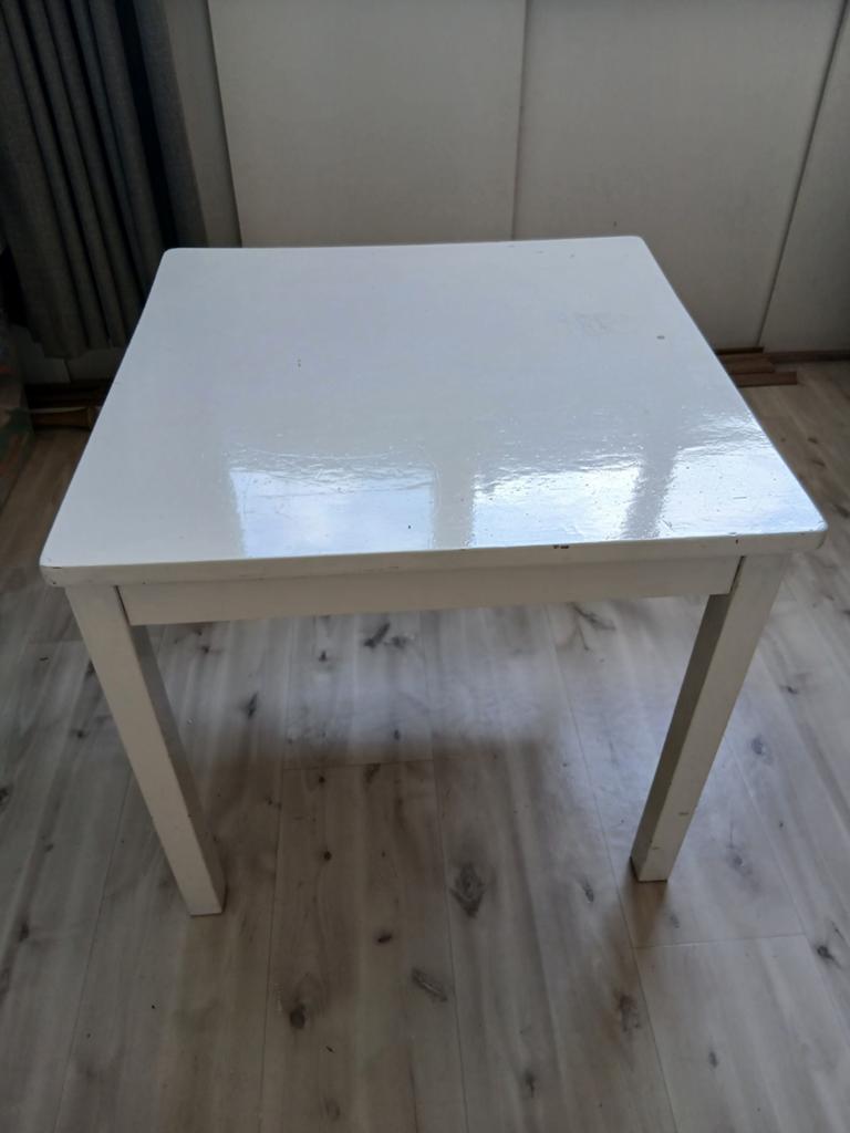 Tafeltje wit gratis, Ophalen, Gebruikt, 50 tot 100 cm, Tot twee personen