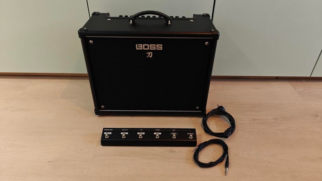 Boss Katana 100 incl footcontroller, Ophalen, Zo goed als nieuw, Gitaar, 100 watt of meer