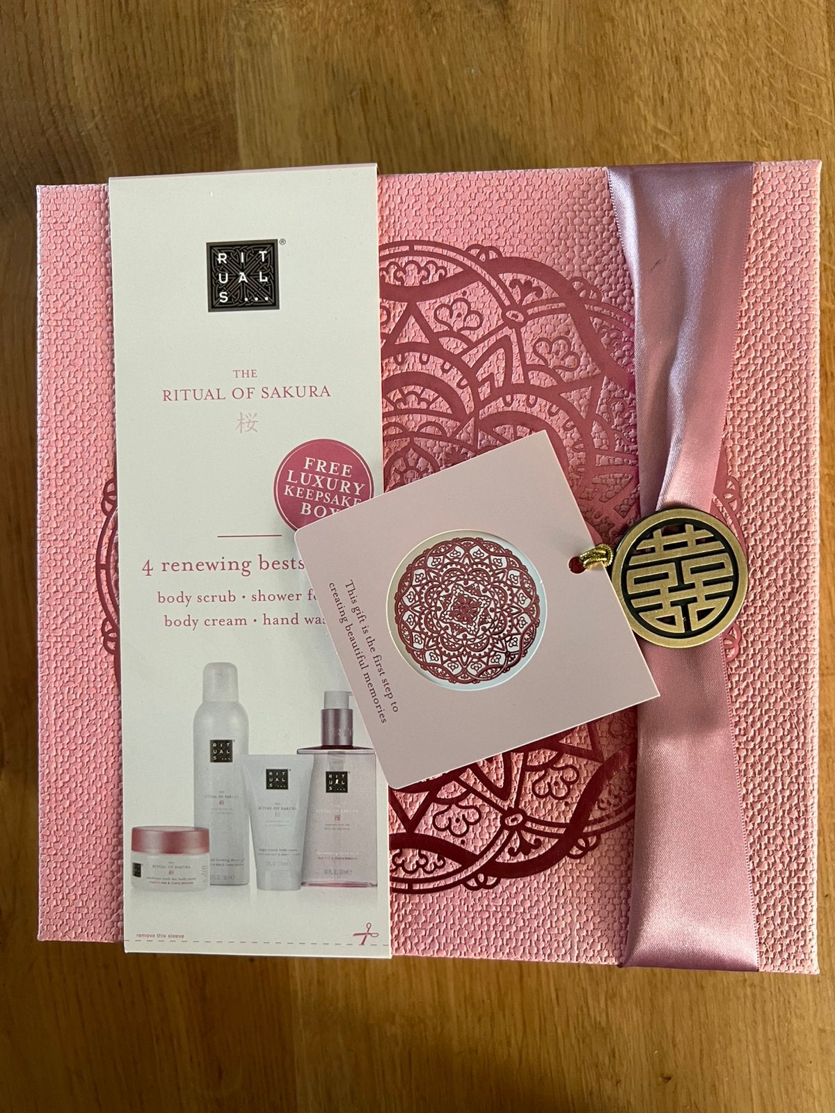 Rituals Sakura Giftset in Mandela doos 🩷🤩🎁 Nieuw!, Ophalen of Verzenden, Nieuw, Bad & Douche