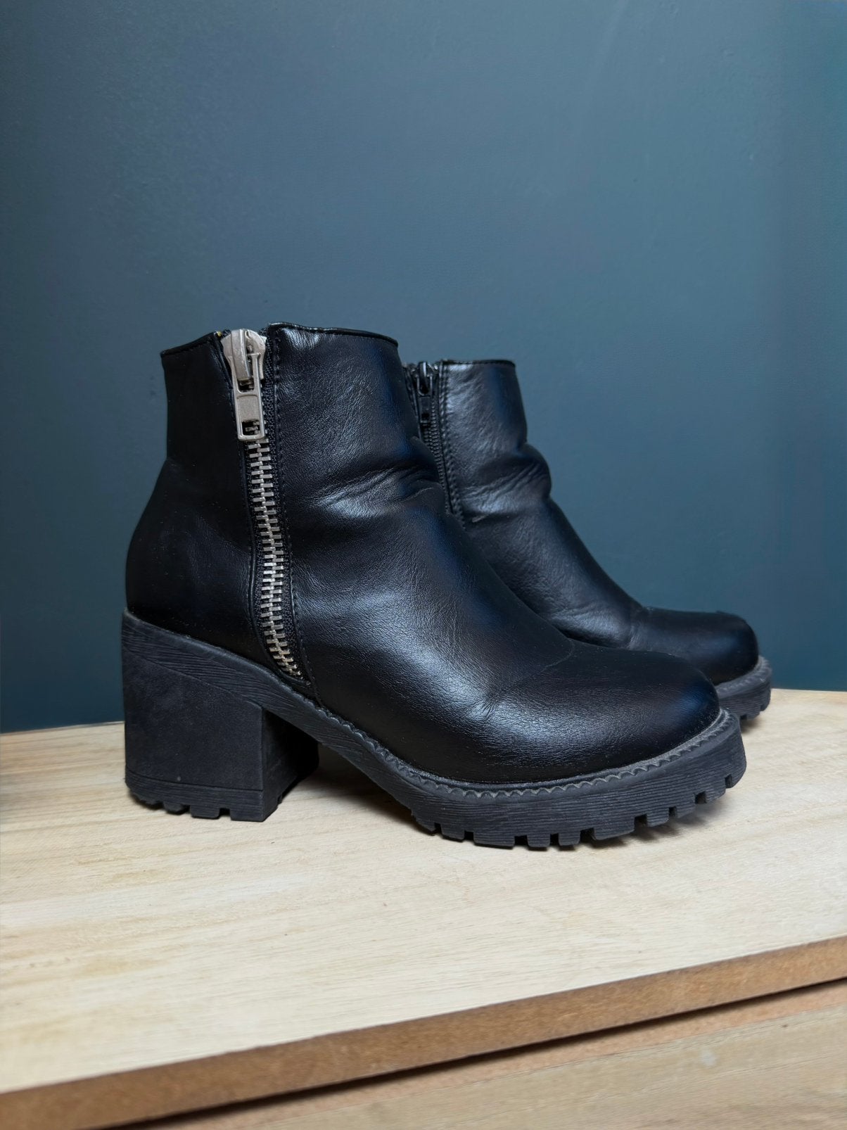Stoere Zwarte Enkellaarsjes / Chunky Boots – Maat 36, Kleding | Dames, Schoenen, Gedragen, Lage of Enkellaarzen, Zwart, Verzenden