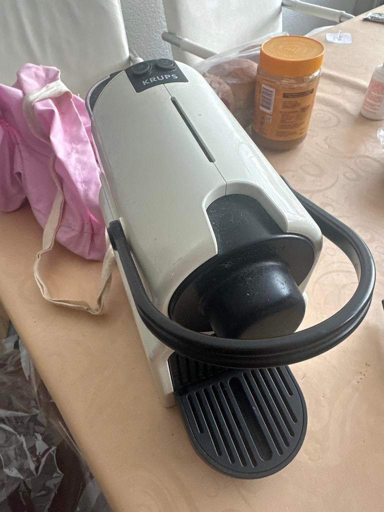 Krups Nespresso Essenza Mini - Compacte Espresso Machine, Espresso apparaat, Ophalen of Verzenden, Zo goed als nieuw, 1 kopje