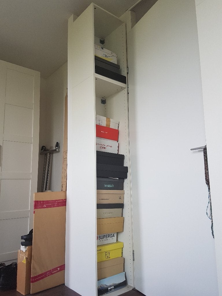 2 witte, smalle hoge Ikea rekken – gratis, zelf afhalen, Ophalen, Gebruikt