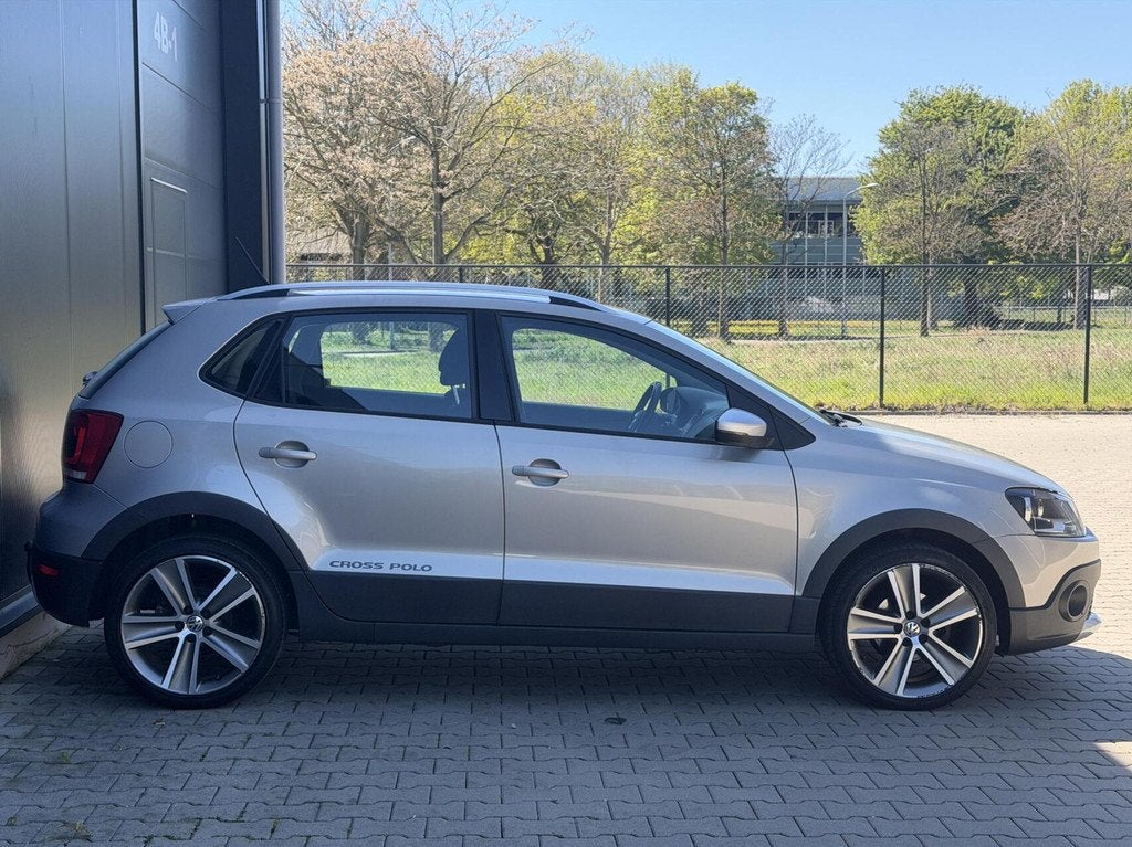 Volkswagen Polo 1.2 TSI Cross Airco Trekhaak, Voorwielaandrijving, Euro 5, Stof, Zwart