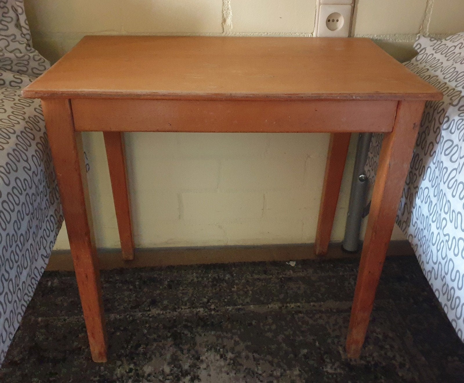 Houten Kindertafel  = GRATIS, Huis en Inrichting, Tafels | Eettafels, Ophalen, Minder dan 50 cm, Gebruikt, 50 tot 100 cm