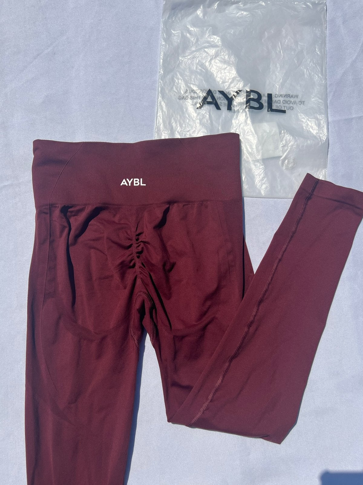 Aybl Legging Maat M met Scrunch - Zo goed als nieuw, Kleding | Dames, Maat 38/40 (M), Ophalen of Verzenden, Rood, Fitness of Aerobics