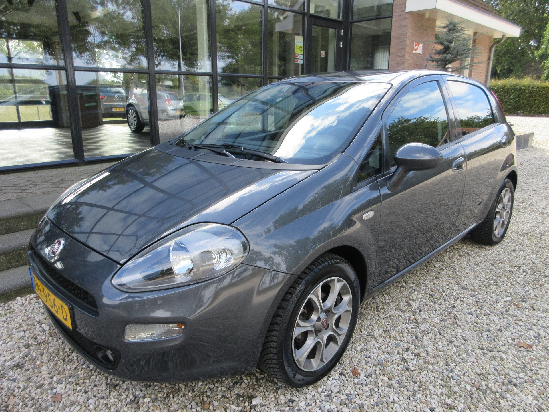 Fiat Punto Evo 0.9 TwinAir airco (bj 2017), Voorwielaandrijving, Electronic Stability Program (ESP), Gebruikt, 49 €/maand