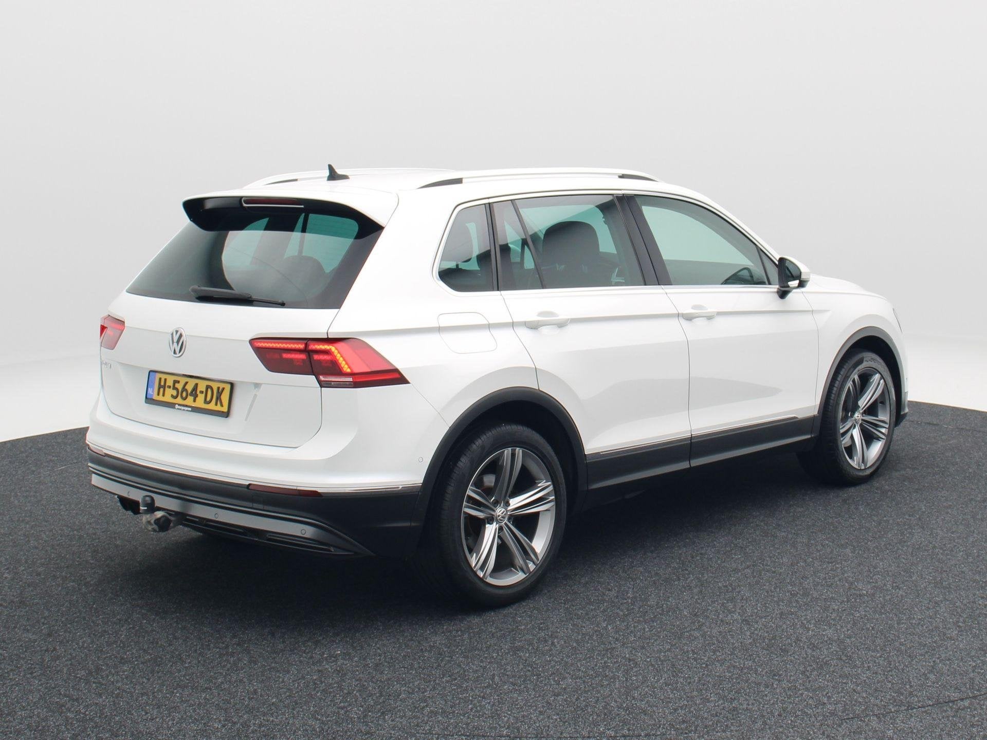 Volkswagen Tiguan 1.5 TSi ACT 150 Pk Automaat Highline | Sto, Auto's, 150 pk, Wit, Origineel Nederlands, 17 km/l