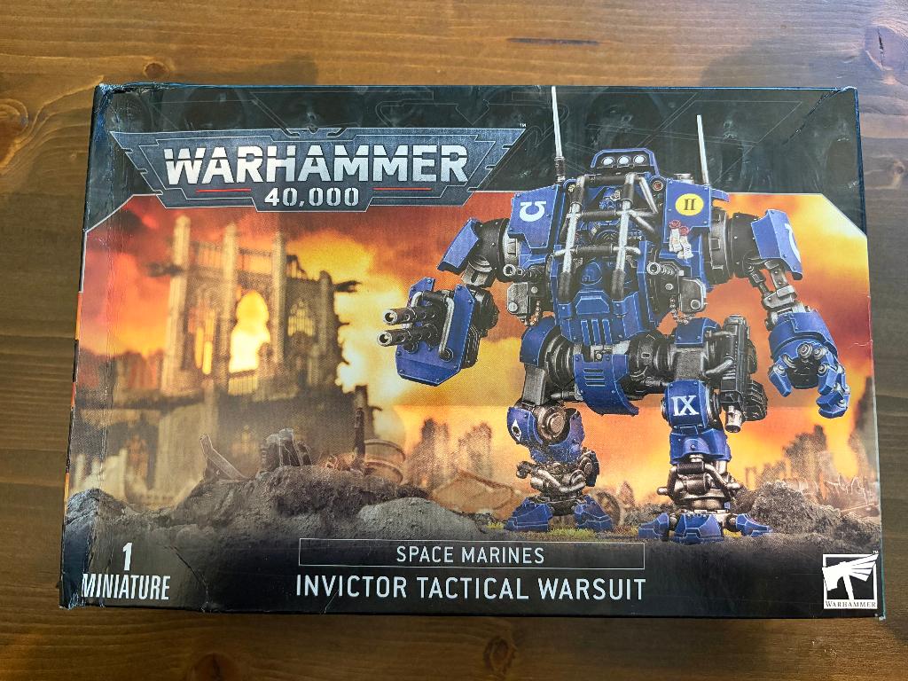 Space Marines Invictor Tactical Warsuit, Ophalen of Verzenden, Zo goed als nieuw, Warhammer 40000, Figuurtje(s)