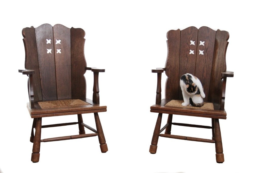 2 brutalist eiken loungestoelen biezen zitting ca 1935, Huis en Inrichting, Gebruikt, Minder dan 75 cm, 50 tot 75 cm, Hout