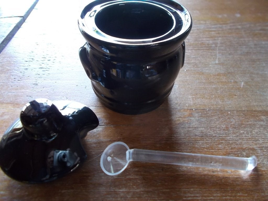 Mosterd- of Sambalpotje met Lepel - Zwart Keramiek, Overige typen, Ophalen of Verzenden, Zo goed als nieuw, Overige stijlen