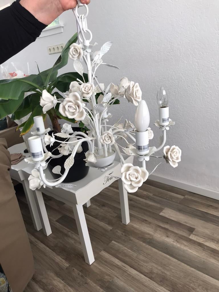 Witte lamp porseleinen rozen, Ophalen, Zo goed als nieuw