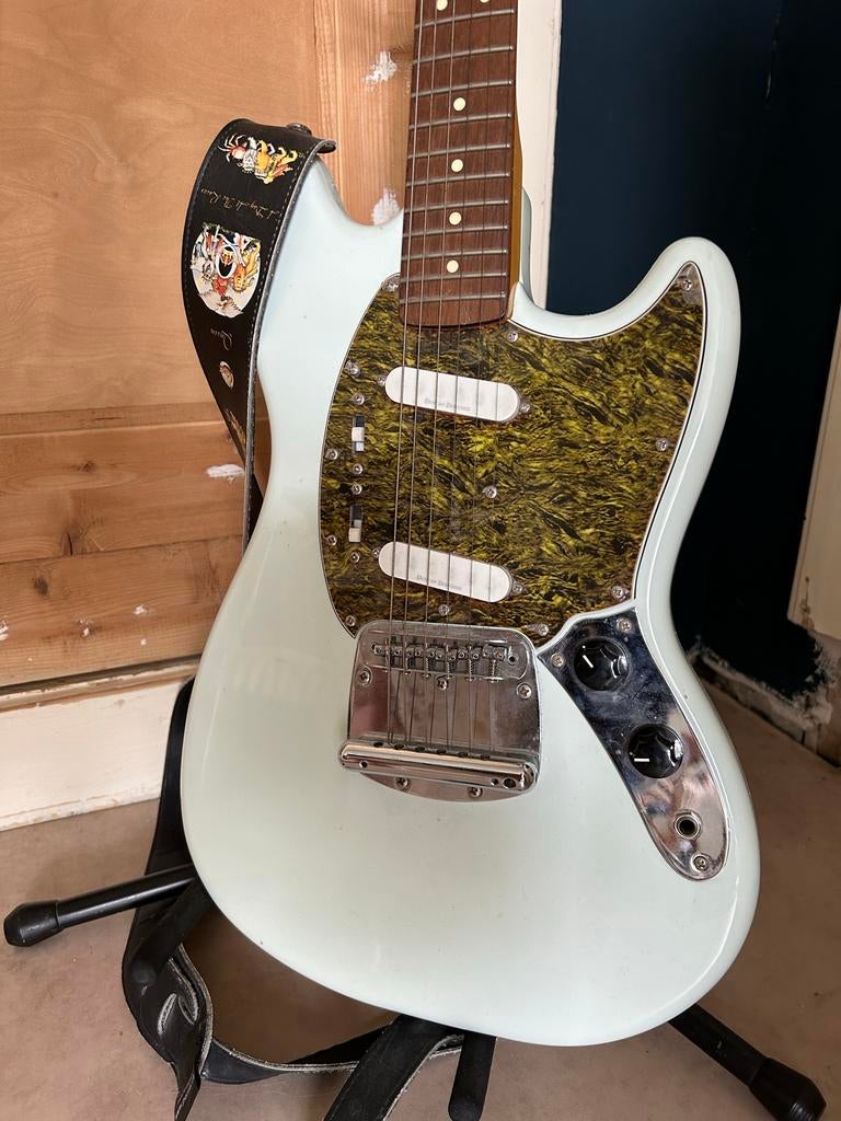 Squier Mustang by Fender Elektrische Gitaar + Roland Cubex30, Fender, Met versterker, Ophalen of Verzenden, Zo goed als nieuw