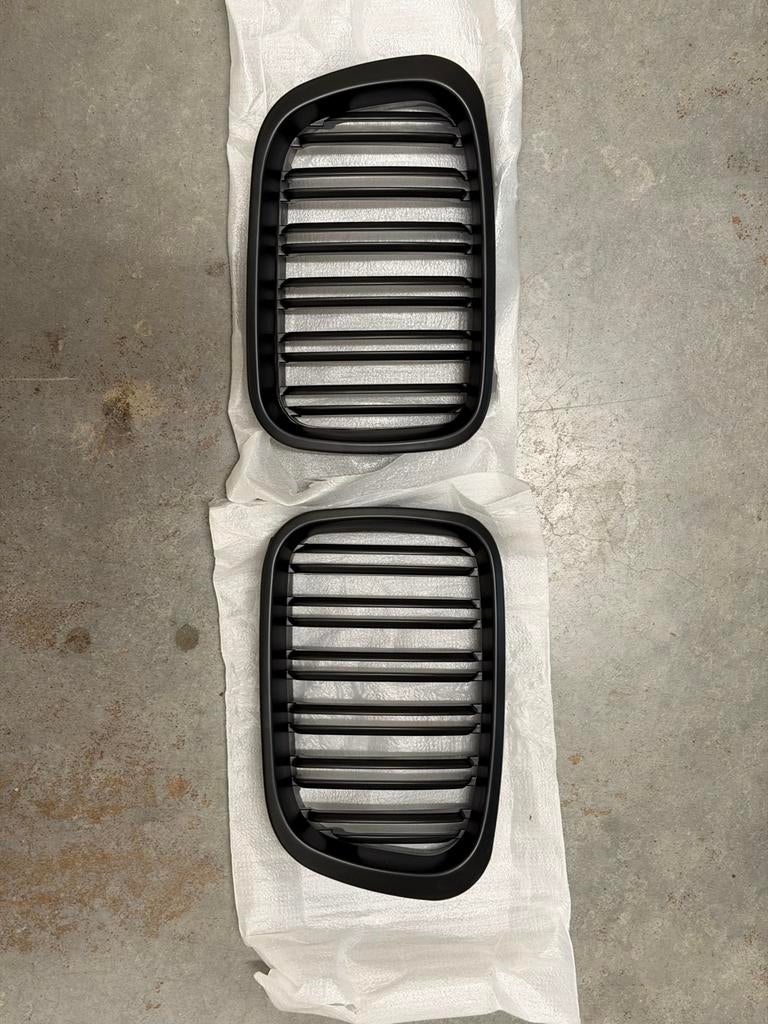 BMW E46 matzwarte dubbele nieren grill set, Auto-onderdelen, Carrosserie en Plaatwerk, Ophalen, Voor, Nieuw, Bumper