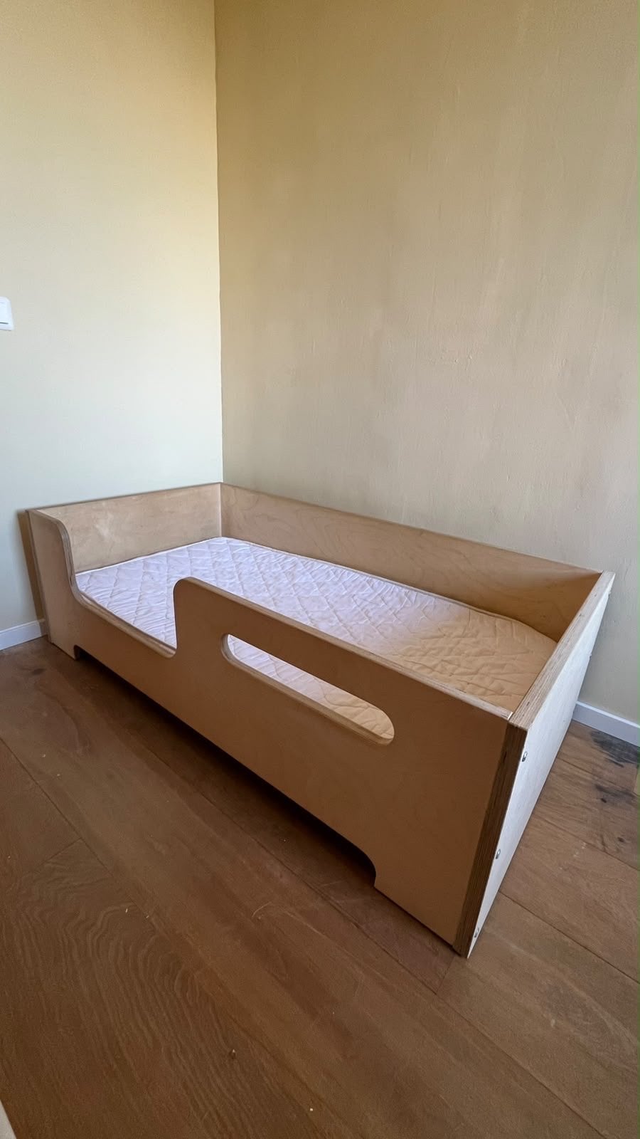 2 x Montessori peuterbed petit puk rockwood treetale, Ophalen, Gebruikt, 190 cm of minder, Hout