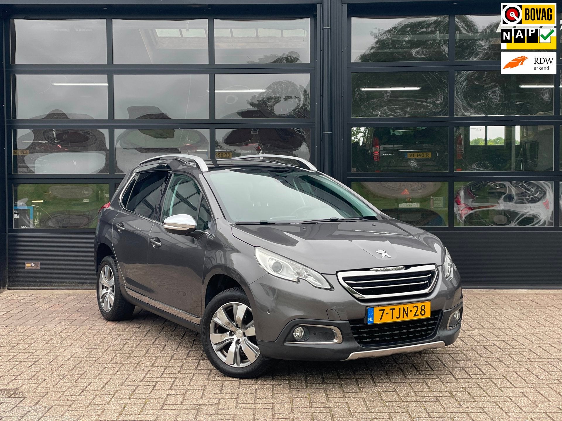 Peugeot 2008 1.2 VTi Allure Pack Premium Plus / Panorama dak, Auto's, Euro 5, 450 kg, 1199 cc, 82 pk
