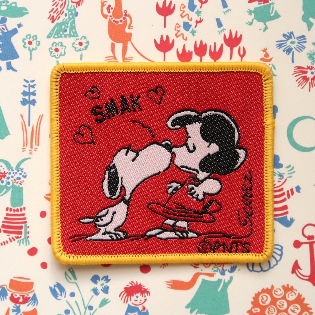 Snoopy en Lucy opnaai plaatje patch badge applicatie embleem, Hobby en Vrije tijd, Verzenden, Nieuw, Overige applicaties
