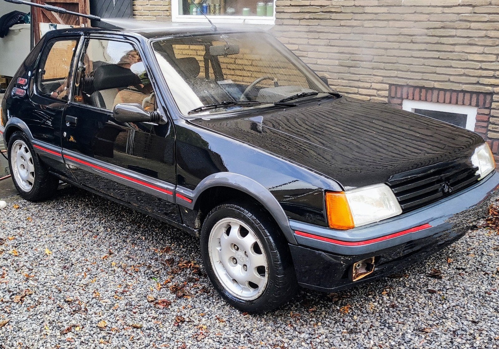 Peugeot 205 GTI 1.9 1987, Auto's, 4 cilinders, Leder en Stof, Zwart, Handgeschakeld