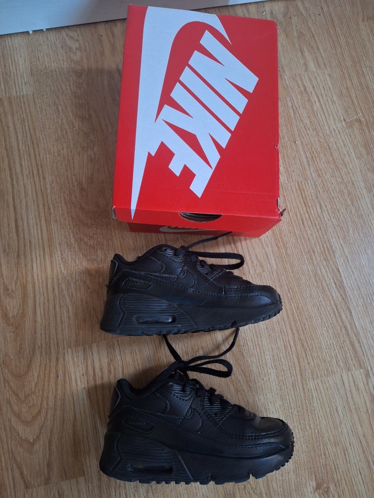 In nette staat zwarte Nike Air max 90. Maat 26 originele.
Zi, Ophalen of Verzenden, Zo goed als nieuw, Nike air max, Jongen of Meisje