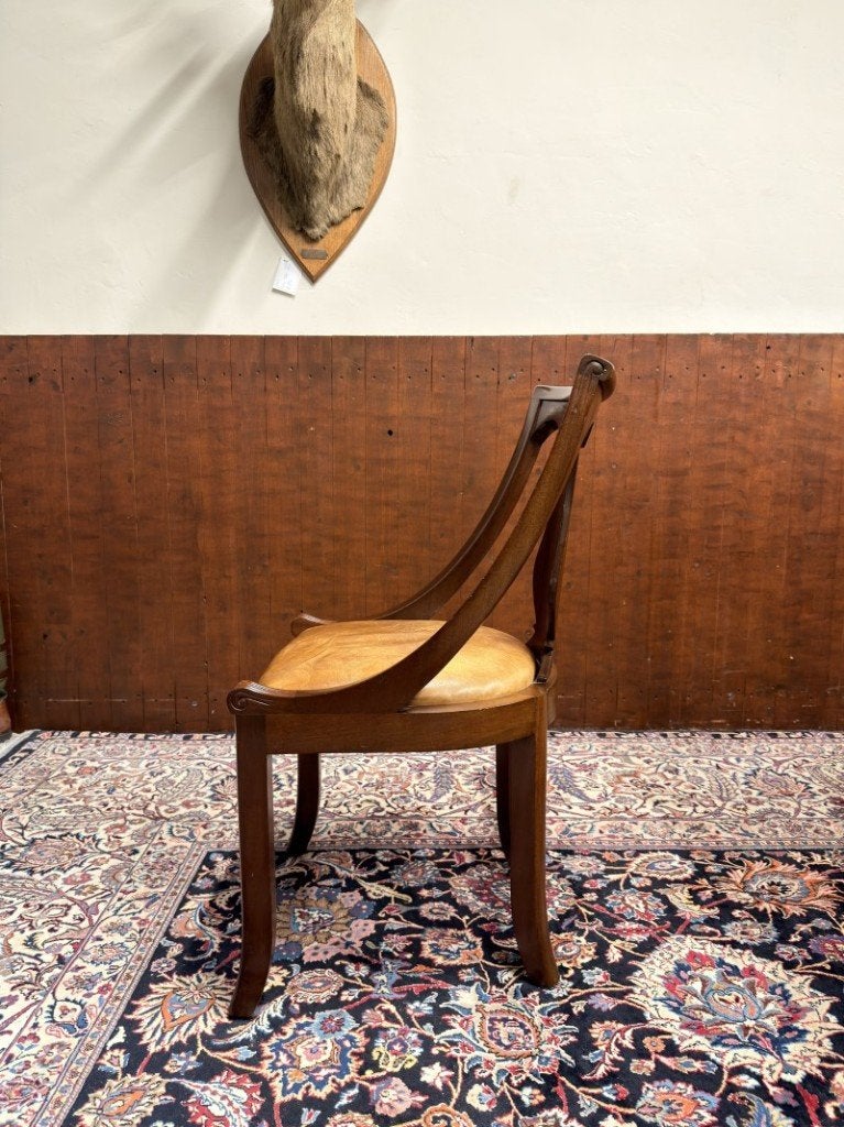 Foto 20 van Klassiek Engels Bureau met Bureaustoel