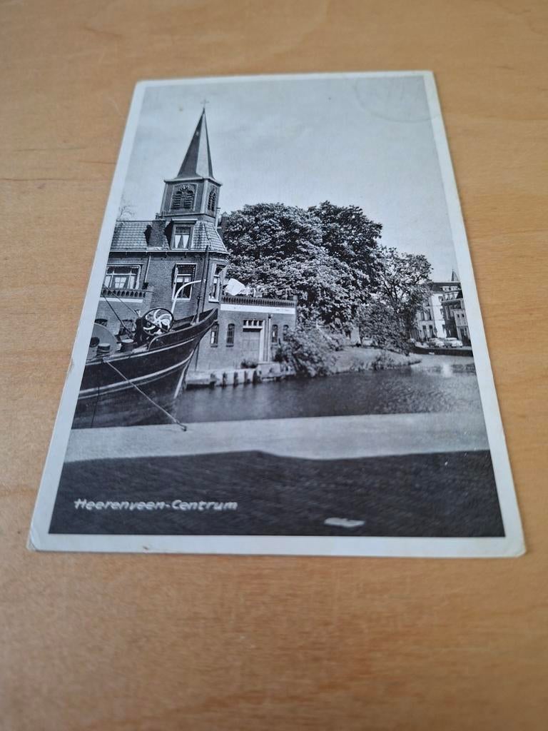 Heerenveen-Centrum met kerk en schip binnenvaart, Verzamelen, Ansichtkaarten | Nederland, Ophalen of Verzenden, 1920 tot 1940