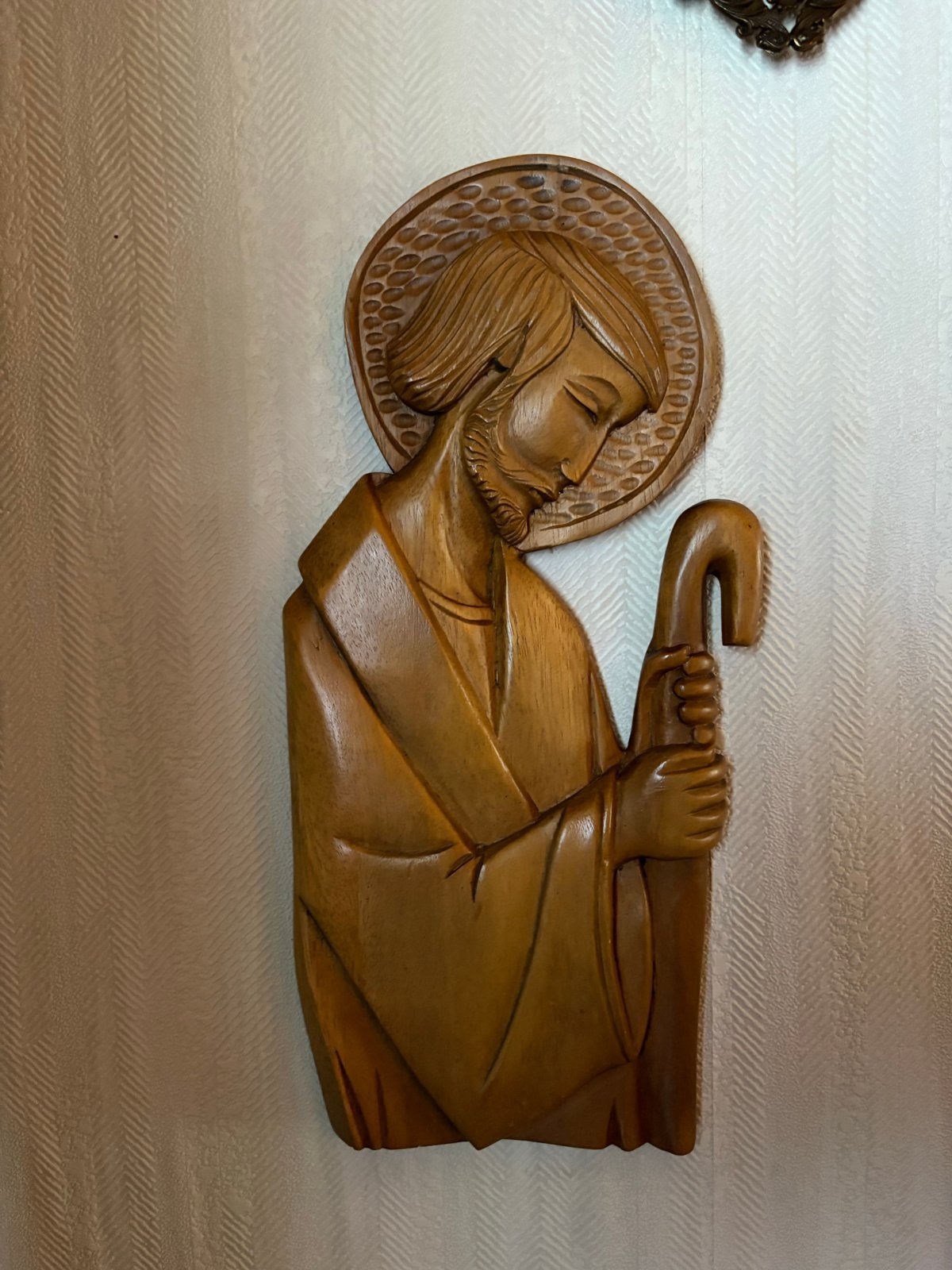 Houten wanddecoratie: Jozef met staf, religieus beeld, Ophalen of Verzenden, Handgemaakt, Wanddecoratie, 20 - 50 cm