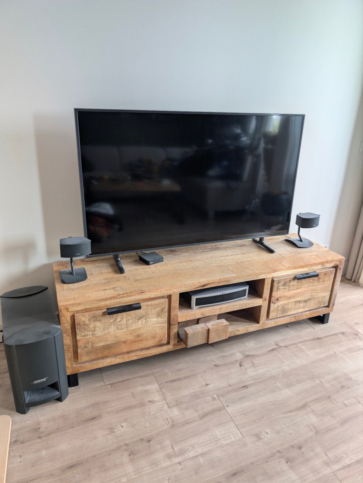 Tv meubel mangohout, Ophalen, 150 tot 200 cm, Zo goed als nieuw, Minder dan 100 cm