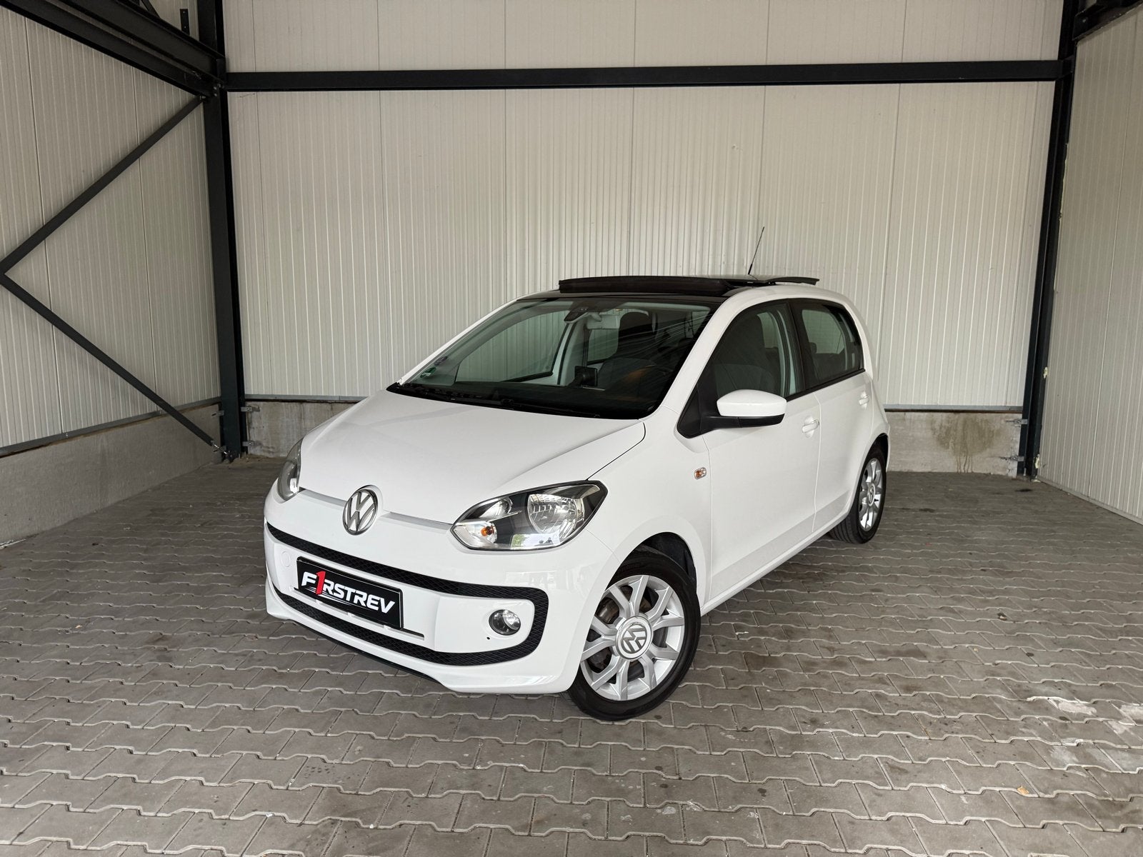 Volkswagen High up! | Pano | Trekhaak | Navi | Parkeersenor, Auto's, Voorwielaandrijving, Euro 5, Stof, Bluetooth