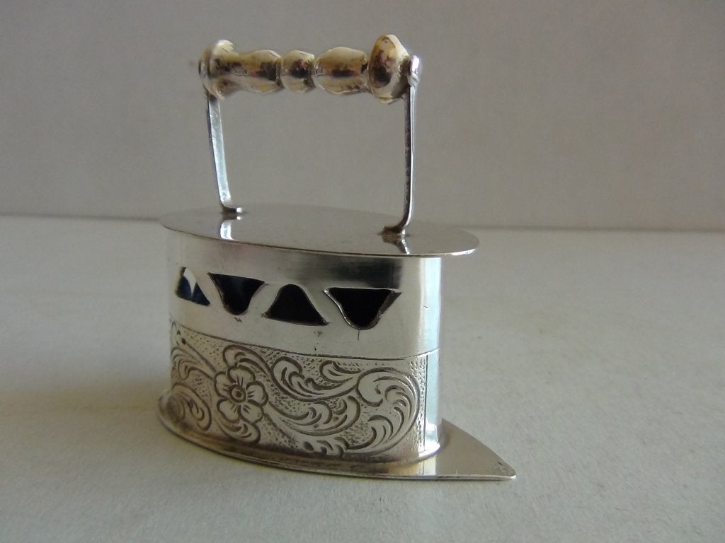 Miniatuur zilver FG3 strijkijzer zilveren miniaturen, Antiek en Kunst, Verzenden, Zilver