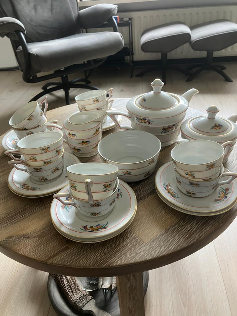 Thee of koffie servies, Ophalen