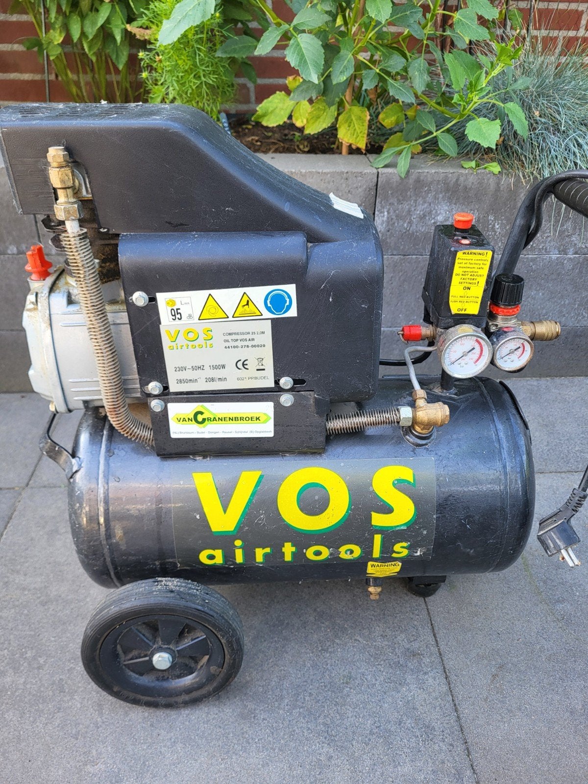Nette VOS Airtools compressor voor thuis en klussen, Ophalen
