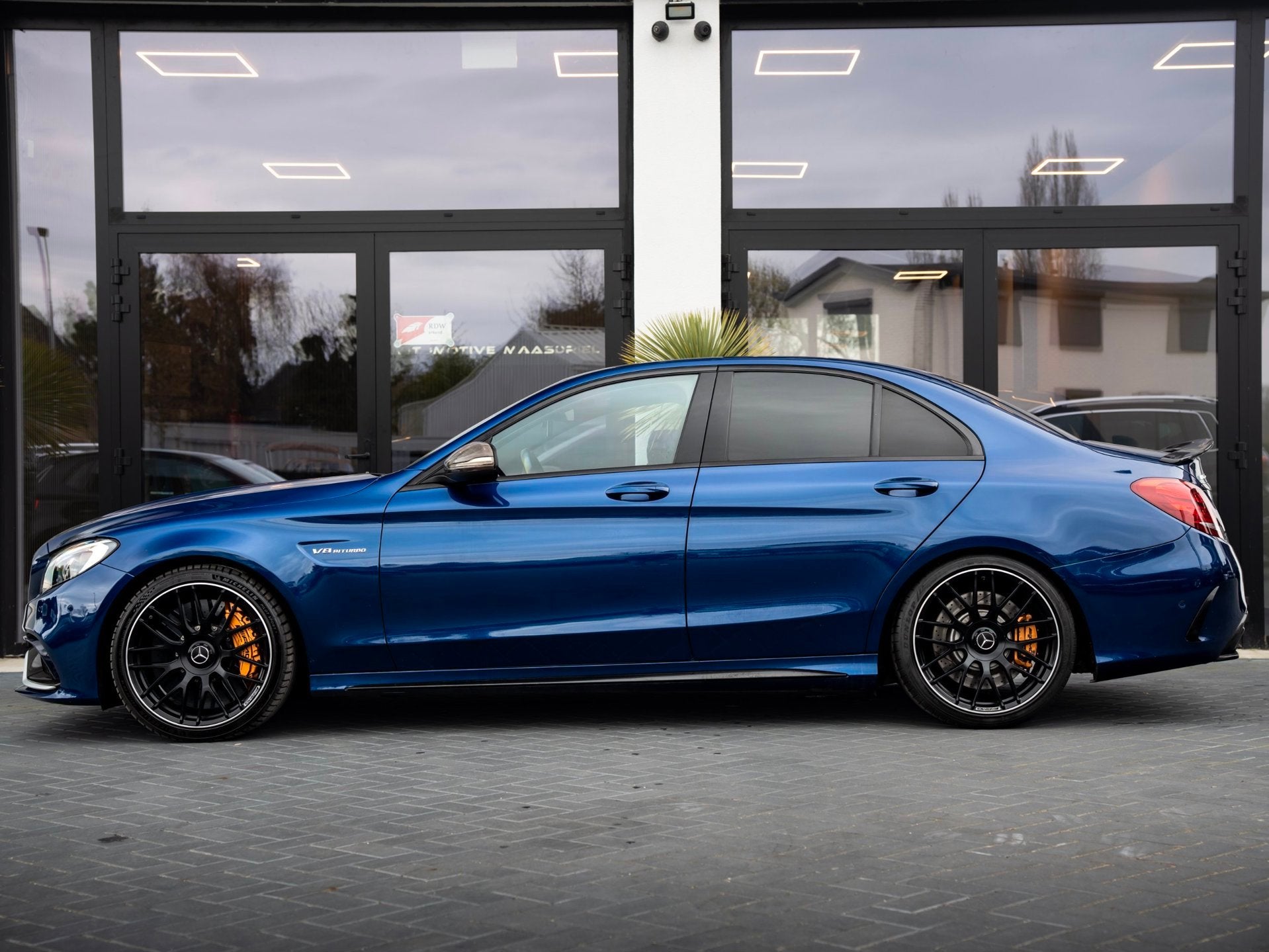 Mercedes-Benz C-klasse AMG 63 Edition 1|KERAMISCH|KUIPSTOELE, Auto's, Dealer onderhouden, Achterwielaandrijving, Gebruikt, Blauw