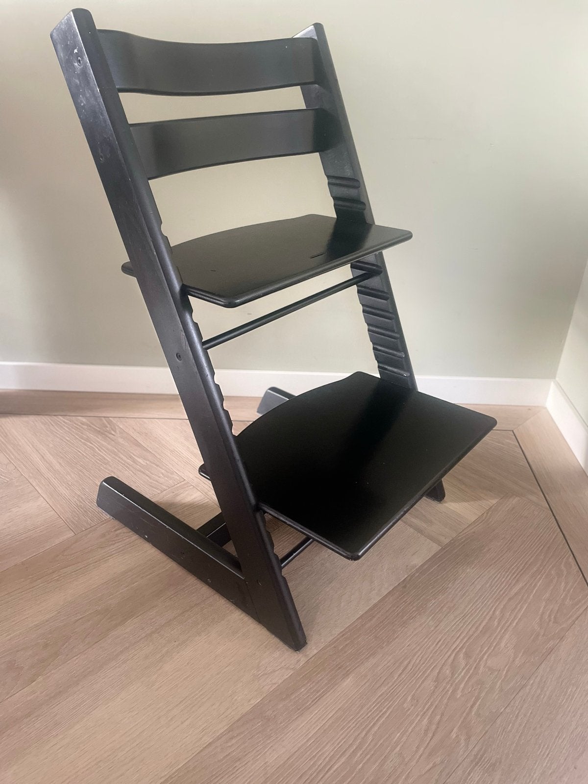 Stokke Tripp Trapp kinderstoel - Zwart, Kinderen en Baby's, Kinderstoelen, Ophalen, Gebruikt, Meegroeistoel, Aanschuifbaar