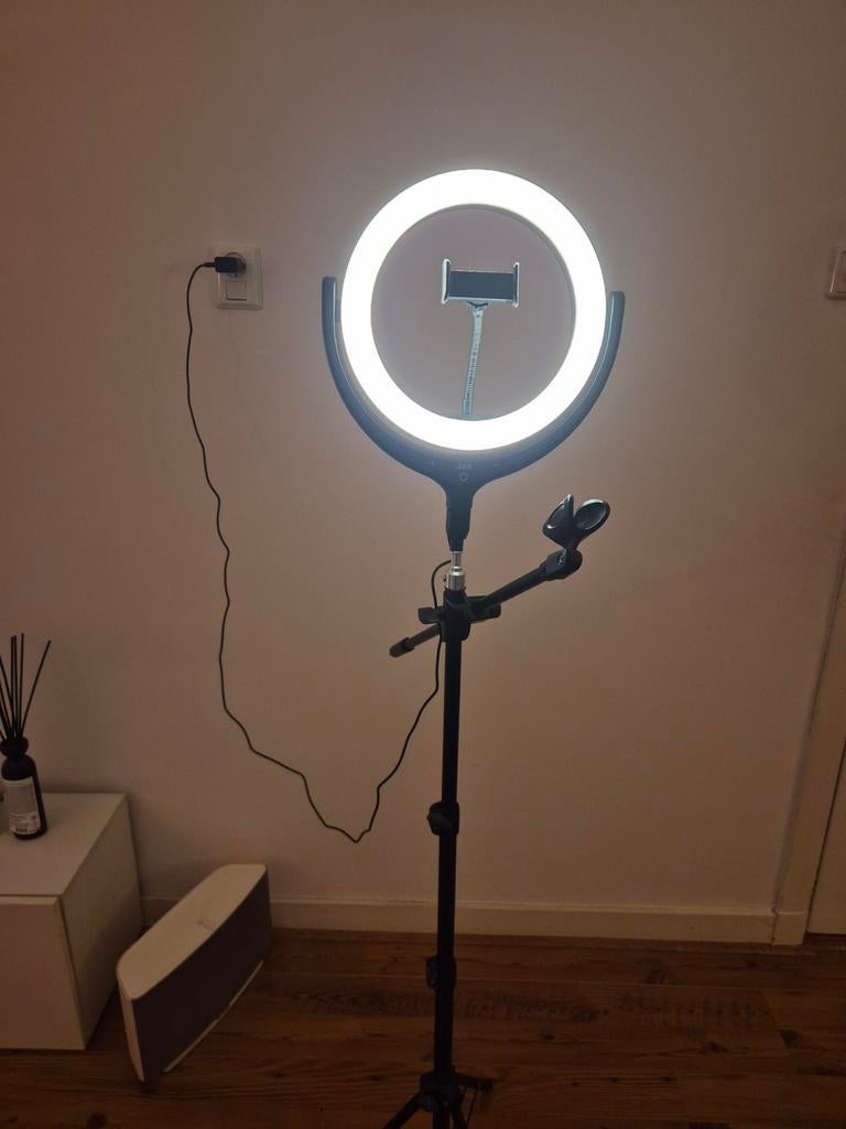 LED Ringlamp met Standaard - Meerdere Kleuren en Volumes, Ophalen, Zo goed als nieuw, Lamp of Flitsset