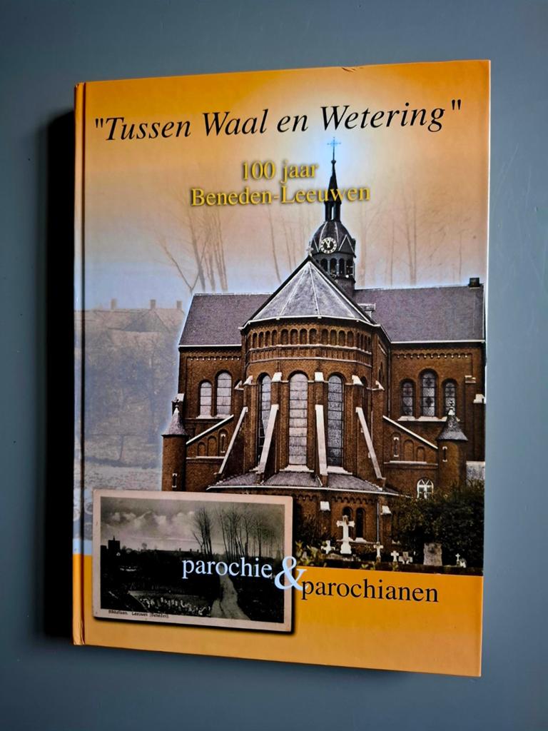 100 jaar Beneden Leeuwen, Ophalen of Verzenden, Zo goed als nieuw