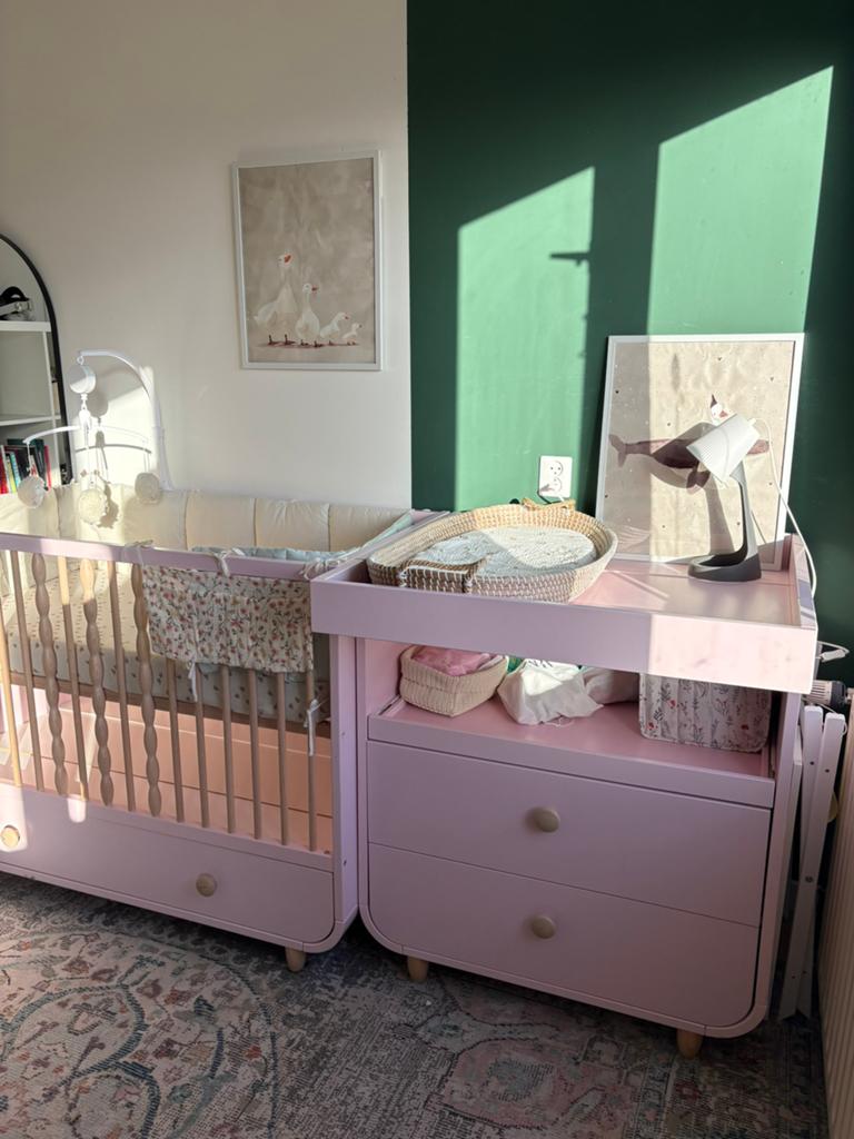 IKEA MYLLRA babybed en commode, Kinderen en Baby's, Kinderkamer | Bedden, Ophalen of Verzenden, Zo goed als nieuw, Minder dan 140 cm