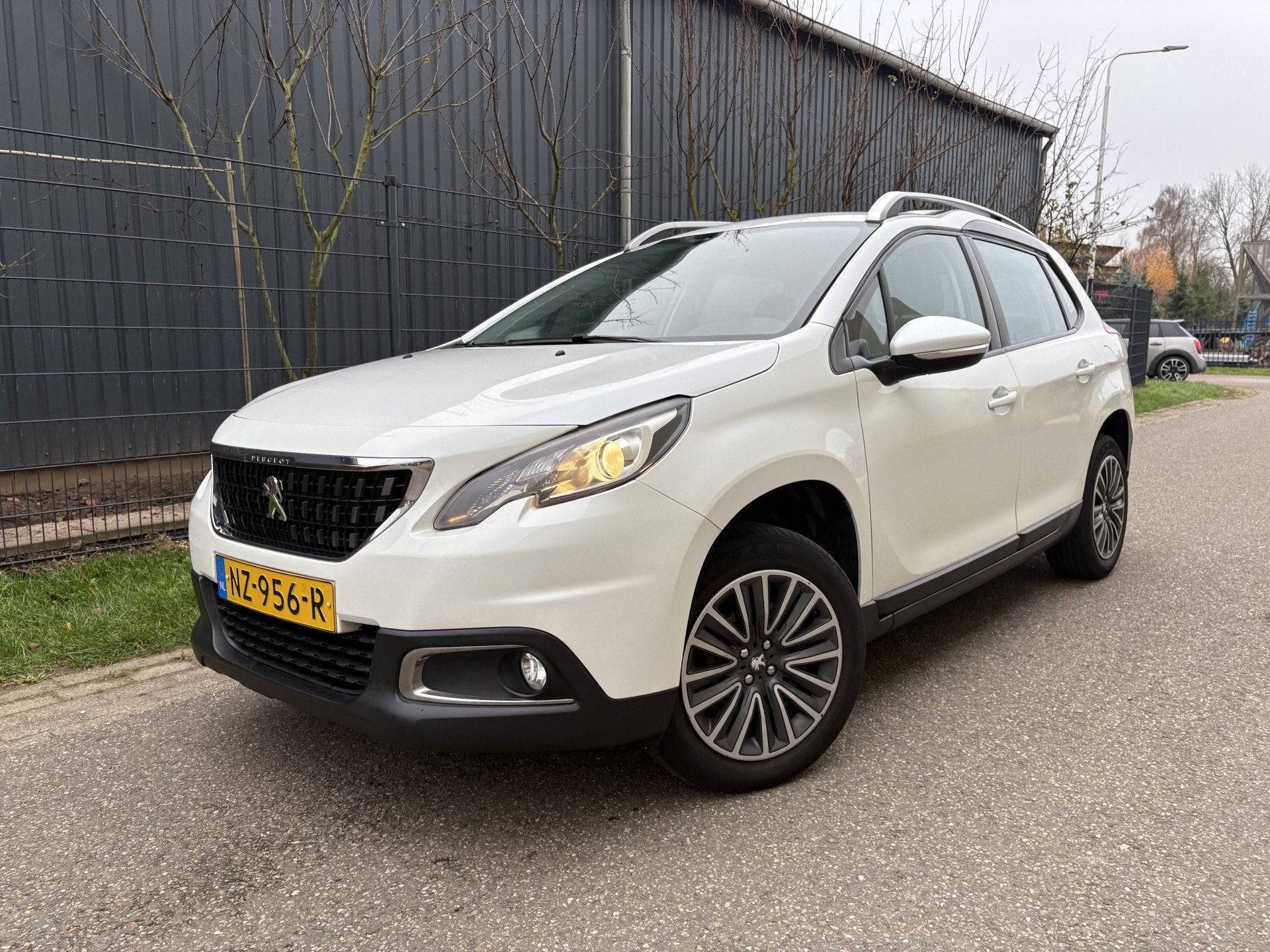 Peugeot 2008 1.2 PureTech Active / AIRCO / NAVI / CRUISE / 1, Voorwielaandrijving, Euro 6, 1199 cc, 82 pk