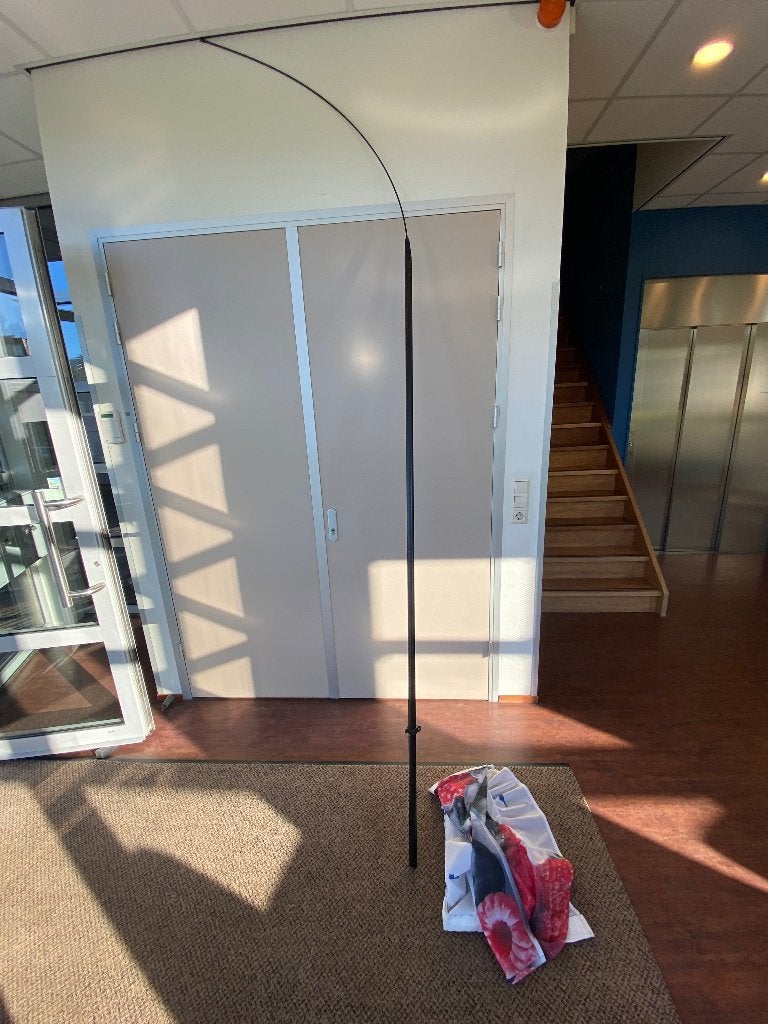 Beachflagsysteem medium 245cm, grondbor en grondpen, Ophalen, Zo goed als nieuw