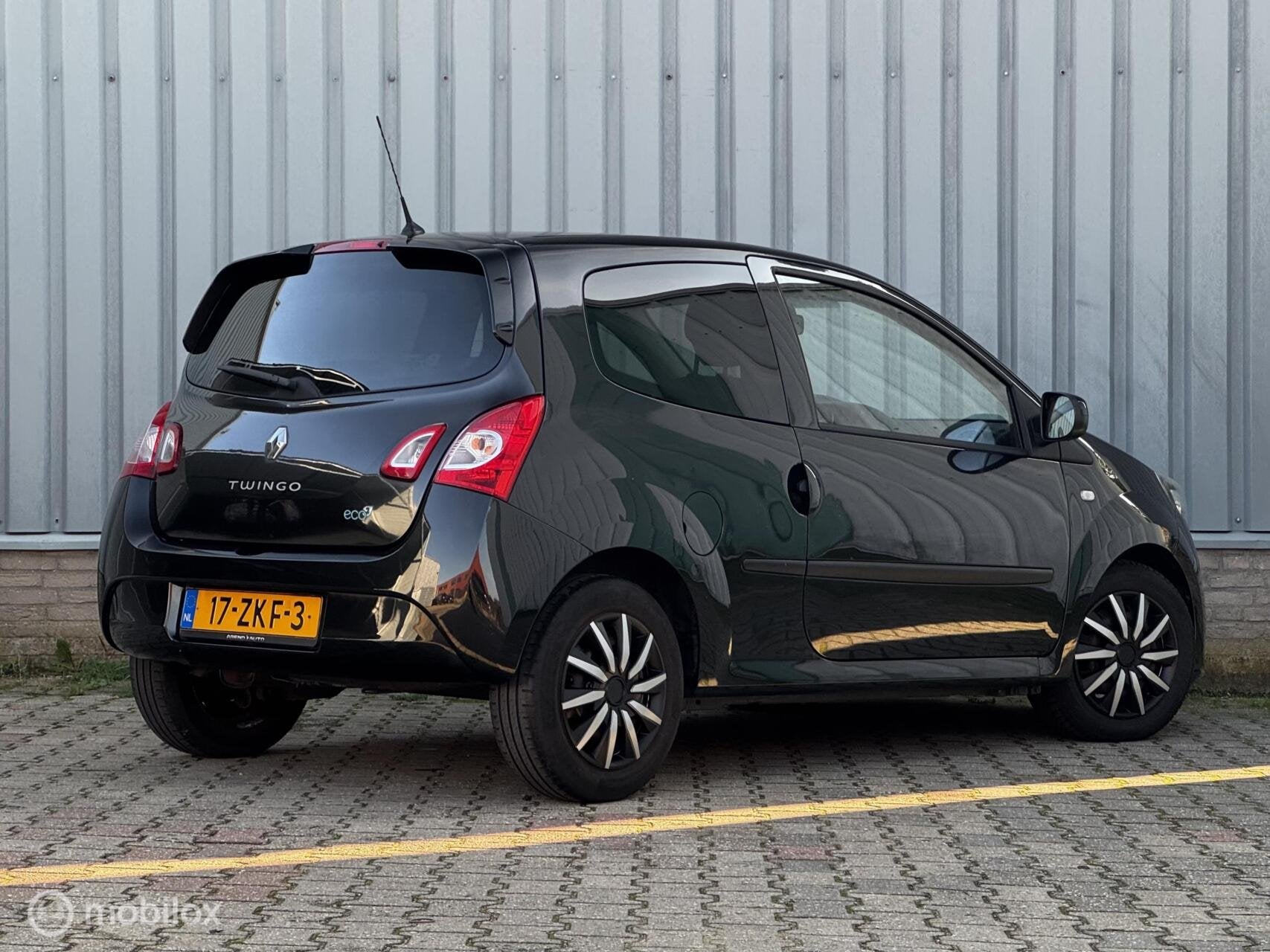 Renault Twingo 1.2 16V Collection | Airco | Cruise | BT, Voorwielaandrijving, Zwart, 4 cilinders, Zwart