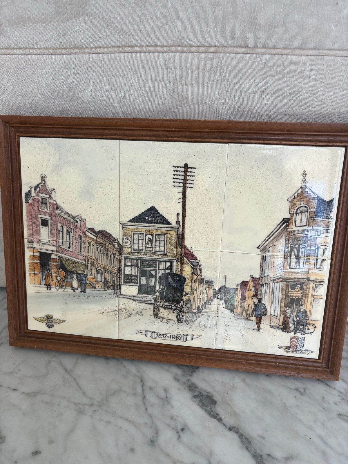 Tegeltableau Oud-Beijerland Zadelmakerij in houten lijst, Gebruikt, Hout, Meerkleurig, Klassiek