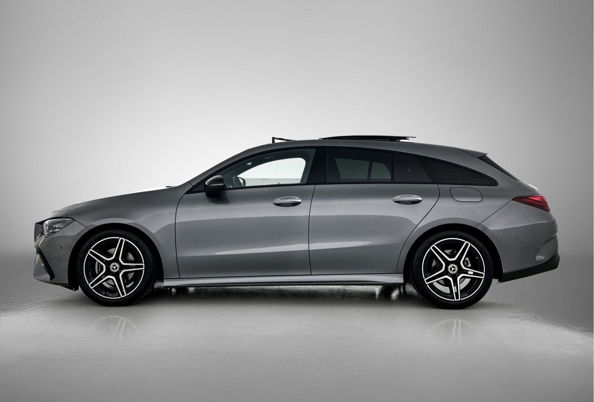 Mercedes-Benz CLA-Klasse Shooting Brake 180 Business Solutio, 136 pk, Zwart, 4 cilinders, Origineel Nederlands