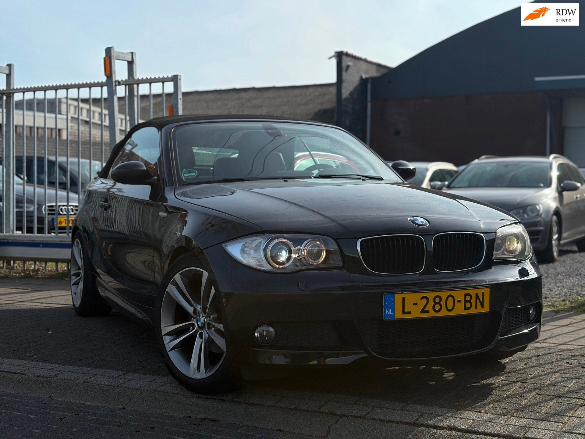 BMW 1-serie Cabrio 120i | M-Sport uitgevoerd | Xenon | Leder, Auto's, BMW, 4 cilinders, Cabriolet, Zwart, Leder