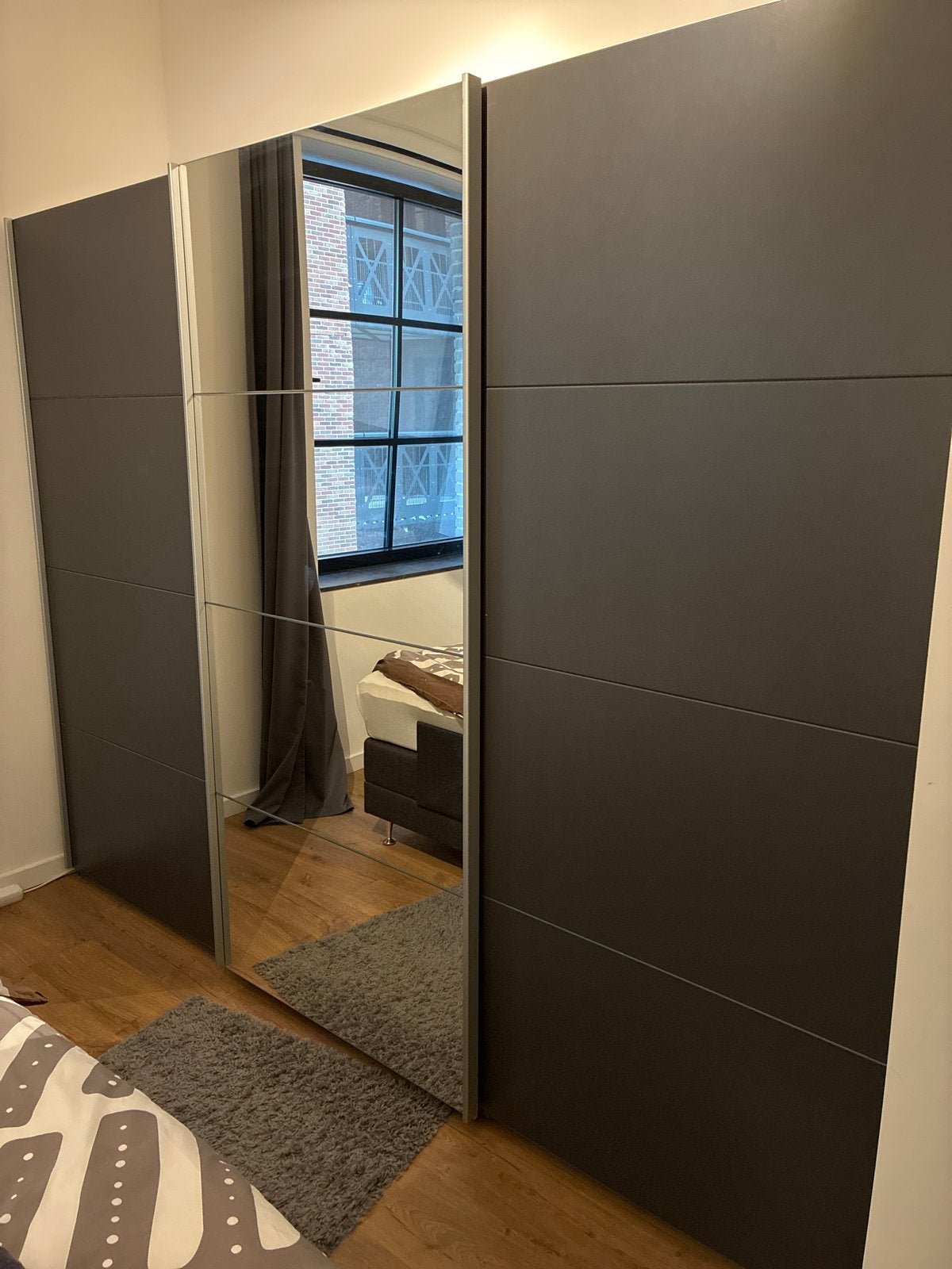Kledingkast met spiegel - 274x209 cm - Zelf demonteren, Huis en Inrichting, Ophalen, Zo goed als nieuw, 200 cm of meer, Met plank(en)